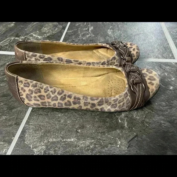 Softspots Cheetah Flats. Size 9M. - Picture 3 of 7